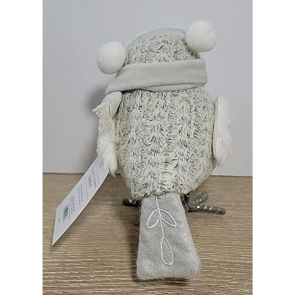 Wonder shop‎ Target 2020 - Amber our feathery friend wearing muffs & scarf